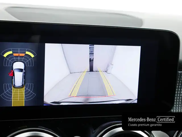 Mercedes-Benz GLB view 17