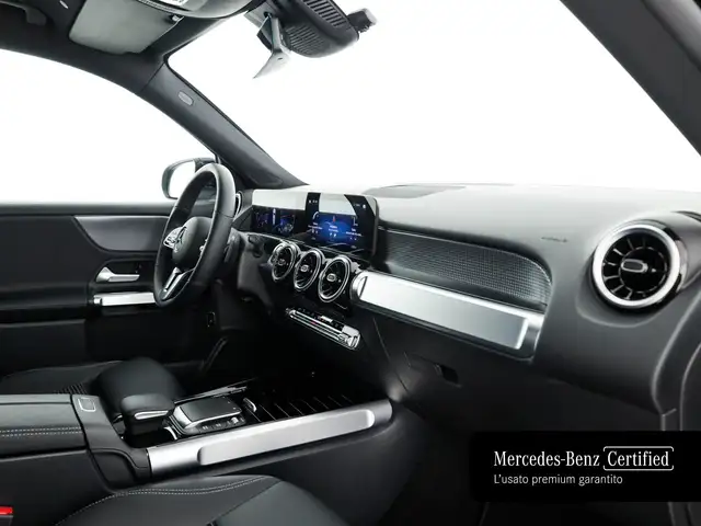 Mercedes-Benz GLB view 10
