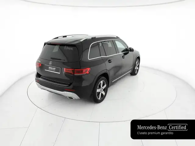 Mercedes-Benz GLB view 3