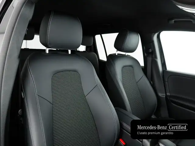Mercedes-Benz GLB view 12