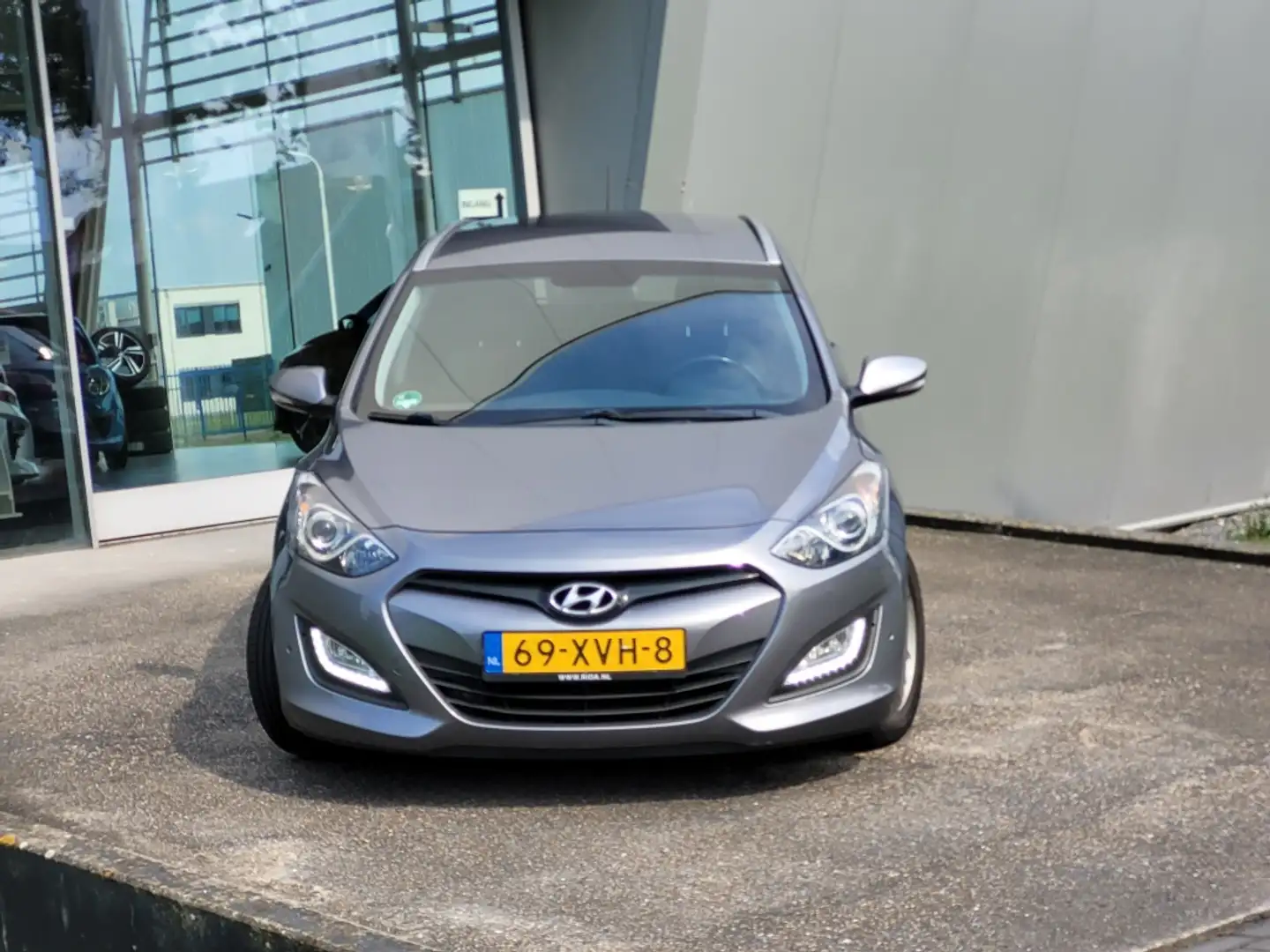 Hyundai i30 Wagon 1.6 GDI Business Ed. Grijs - 2