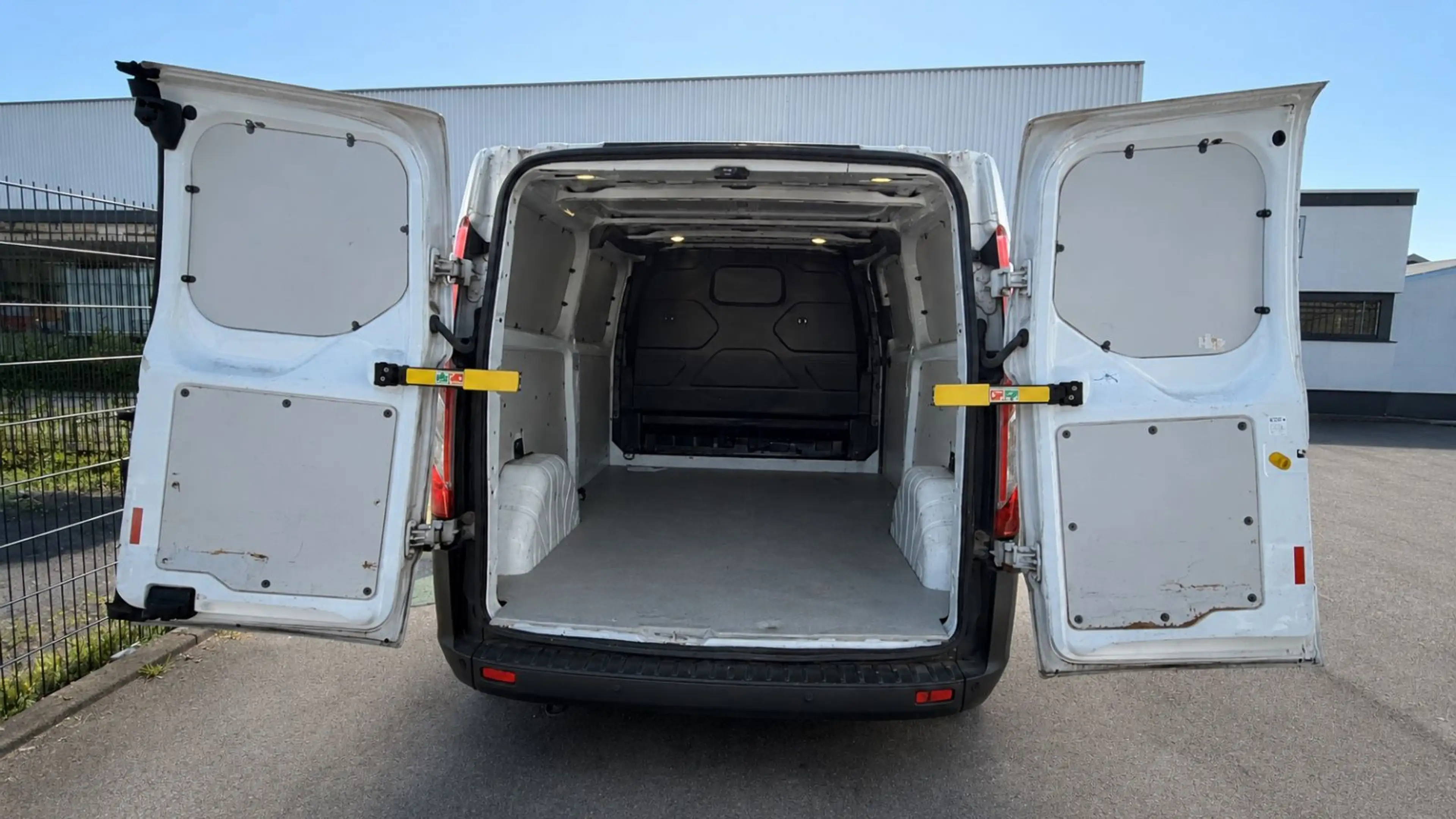 Ford Transit Custom Kasten 310 L2 Trend — photo 7