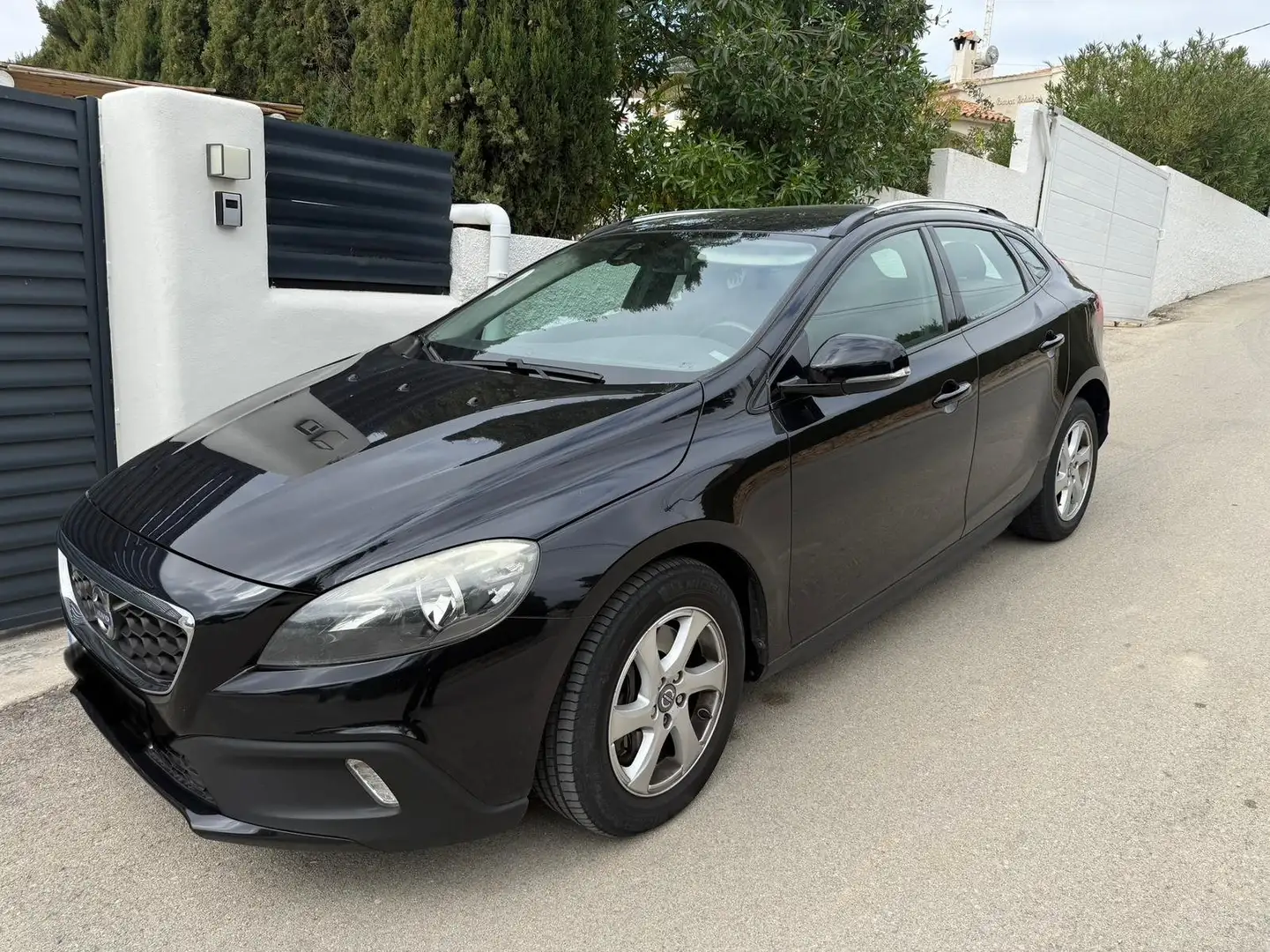 Volvo V40 Cross Country V40 Cross Country D4 Kinetic 177 Kinetic Чорний - 1
