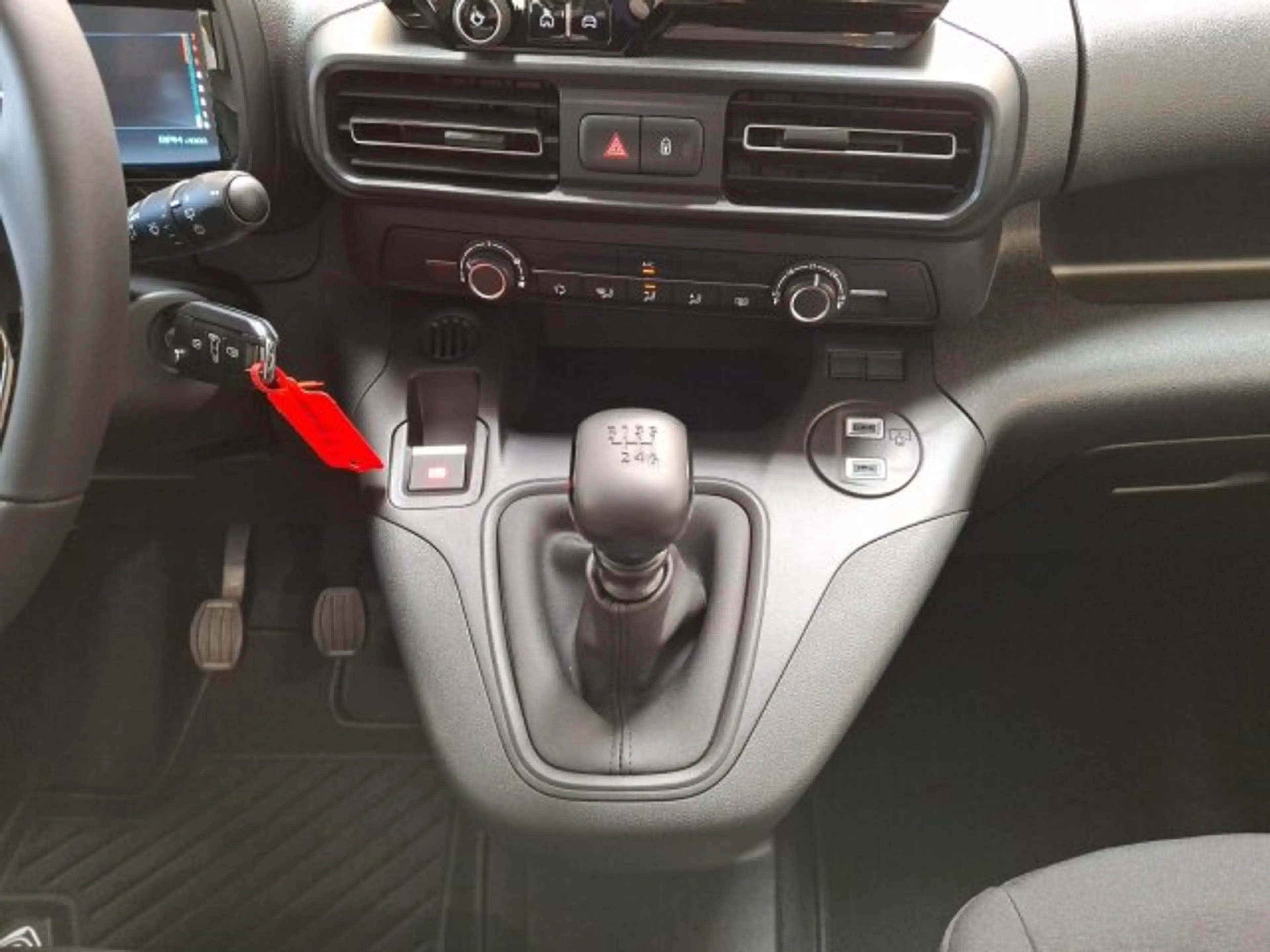 Citroen Berlingo Berlingo XL PLUS 1.5 D 130 // Rent 6 Mon. // +RFK+FSH+LHZ+SHZ+ — photo 13
