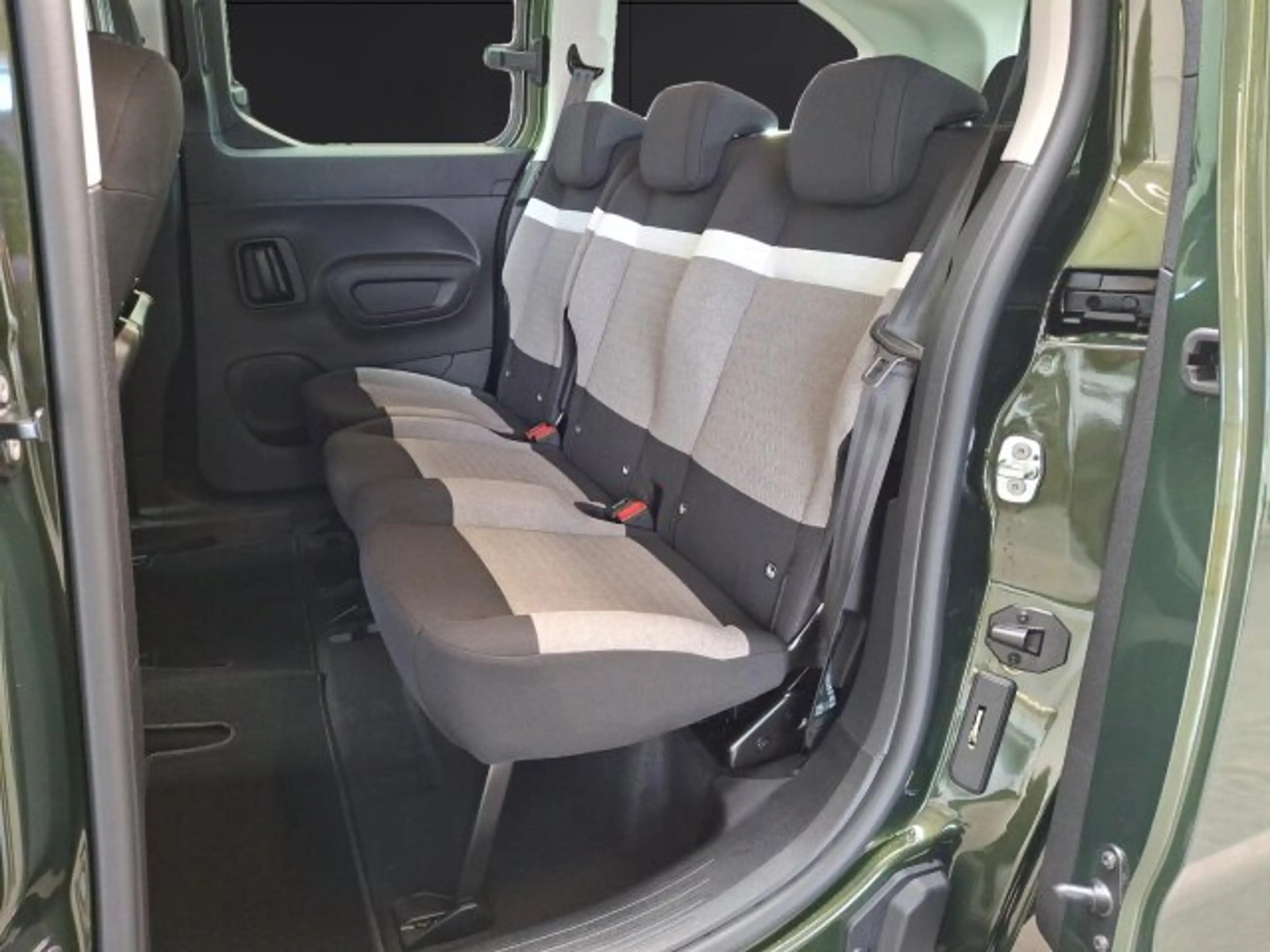 Citroen Berlingo Berlingo XL PLUS 1.5 D 130 // Rent 6 Mon. // +RFK+FSH+LHZ+SHZ+ — photo 14