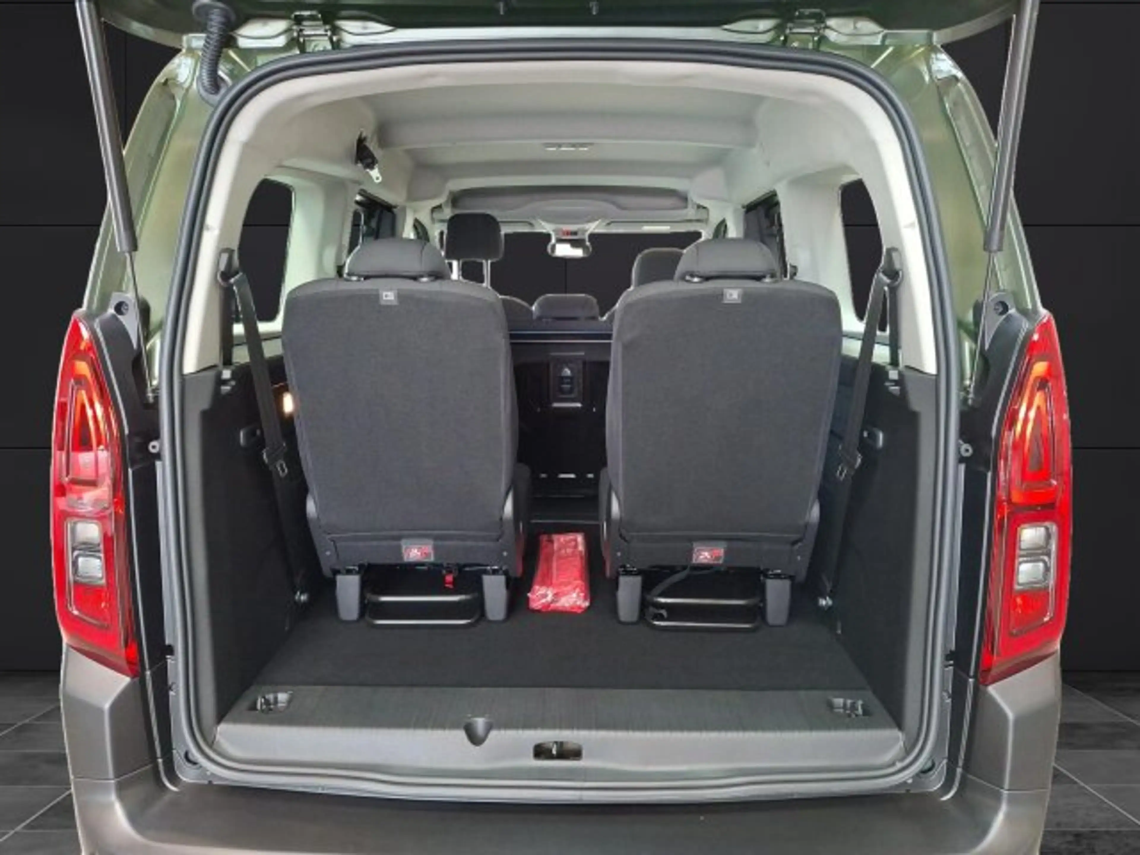 Citroen Berlingo Berlingo XL PLUS 1.5 D 130 // Rent 6 Mon. // +RFK+FSH+LHZ+SHZ+ — photo 16