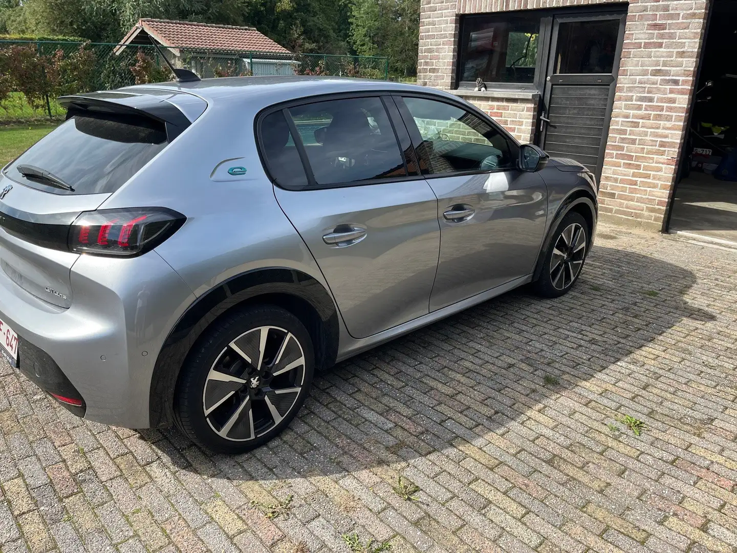 Peugeot e-208 208 Elektromotor 136 GT line Argent - 2