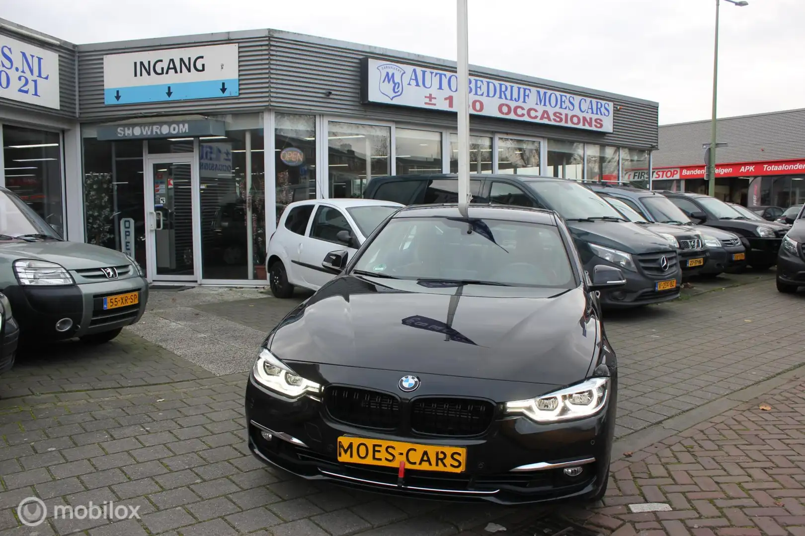 BMW 330 3-serie 330e Luxury Zwart - 2