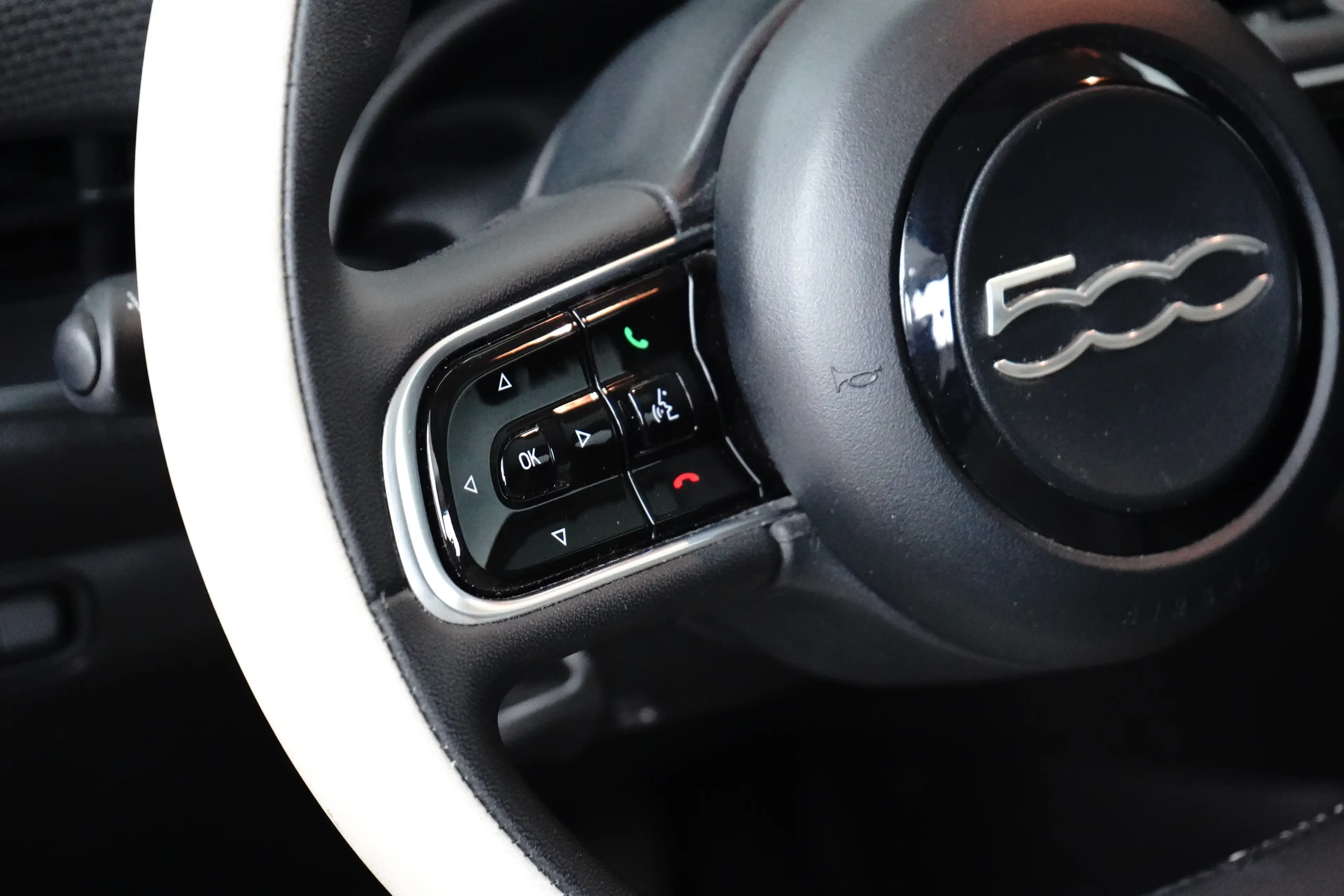 Fiat 500 La Prima By Bocelli 42 kWh SOH 95% | Carplay | Pan — photo 17