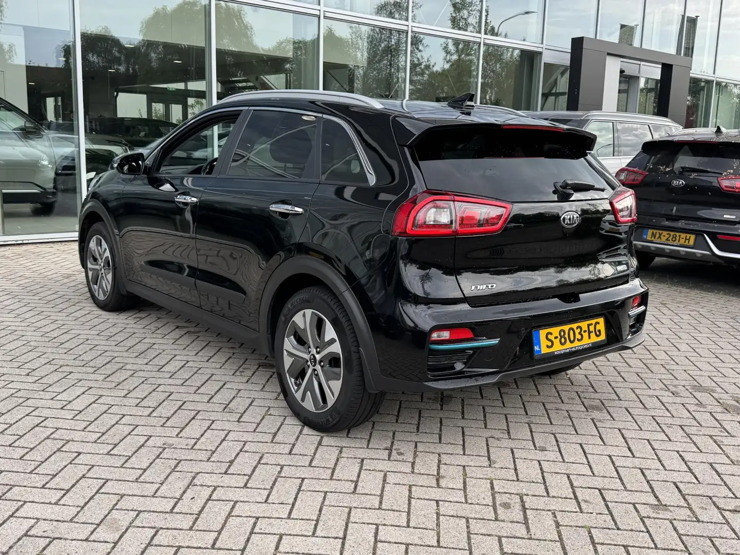 Kia e-Niro ExecutiveLine 64 kWh Černá - 2