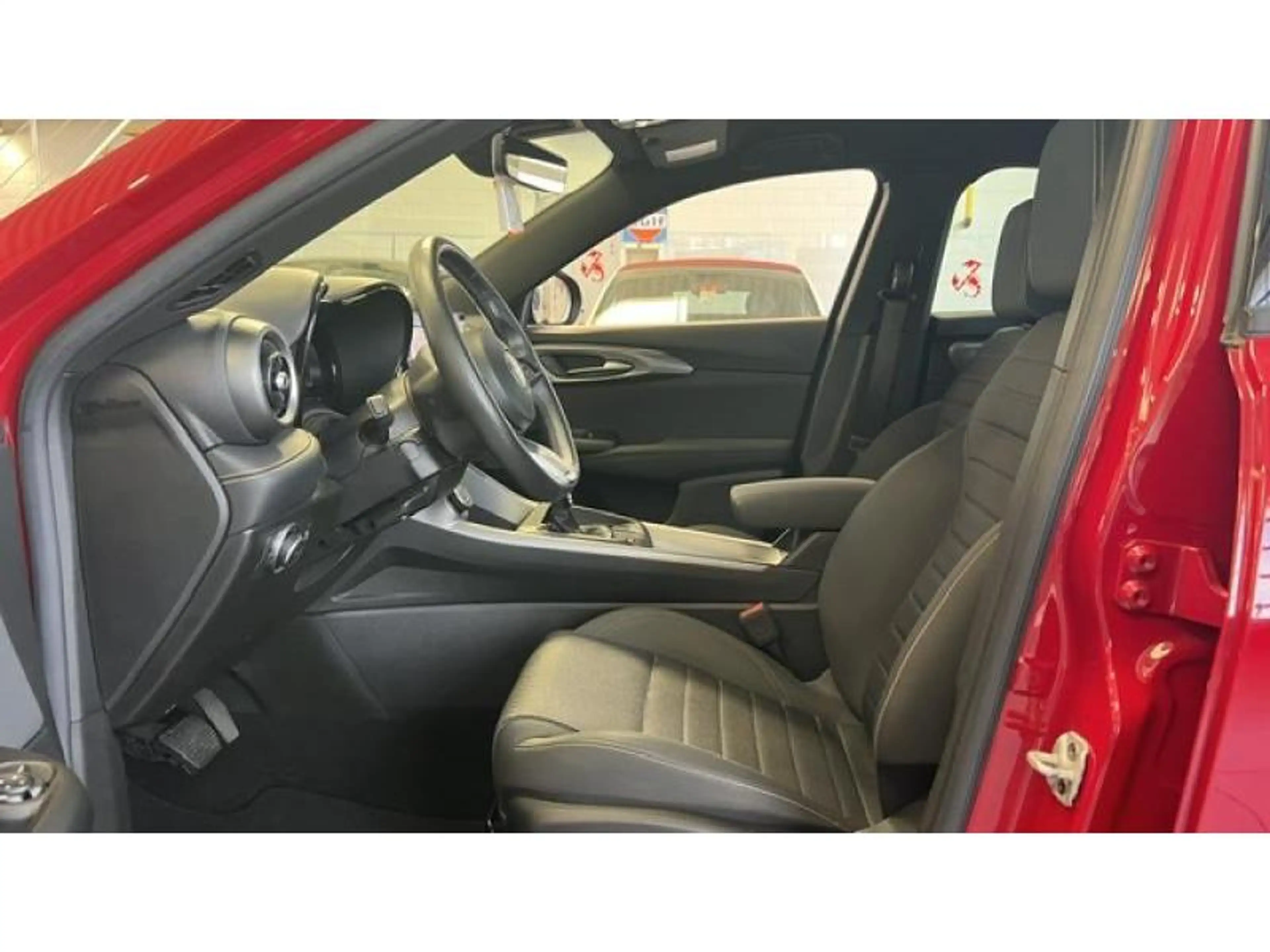 Alfa Romeo Tonale 1.5 MHEV VGT Tributo Italiano — photo 9