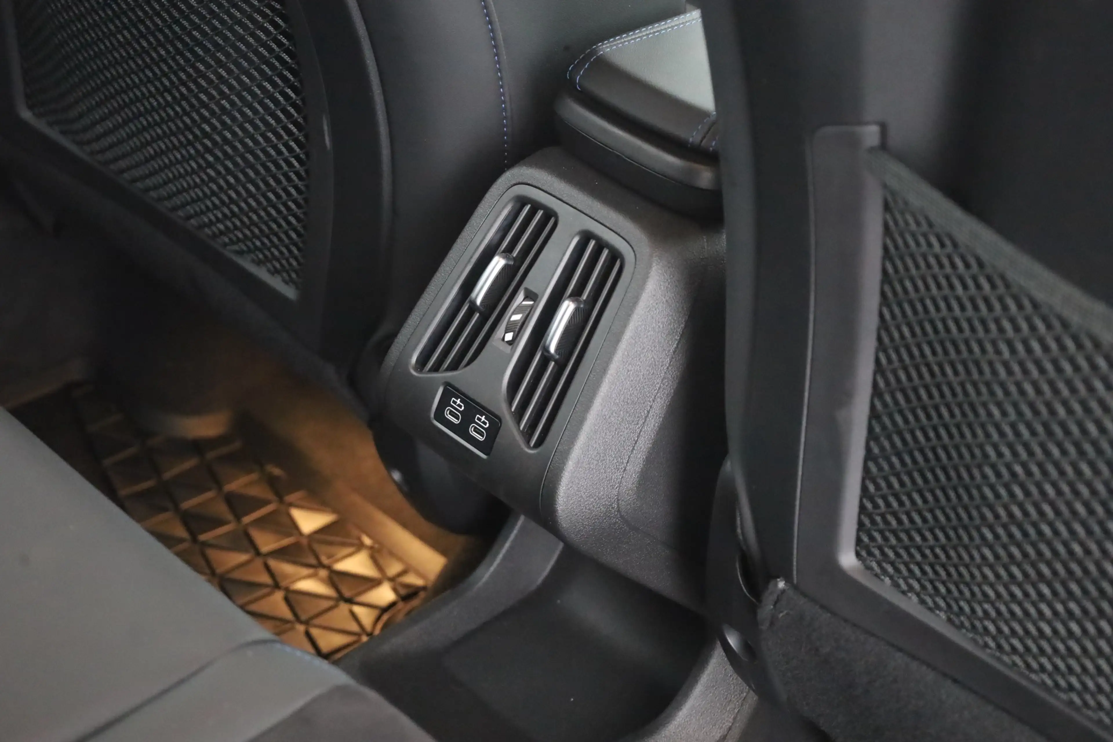 BMW 218 218i Acive Tourer M Sport LED Navi Alcantara DAB — photo 26
