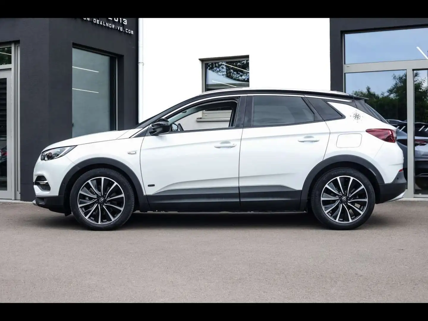 Opel Grandland X INNOVATION 1.6 TURBO HYBRID4 E-AT8ACCKAMNAVI Wit - 2