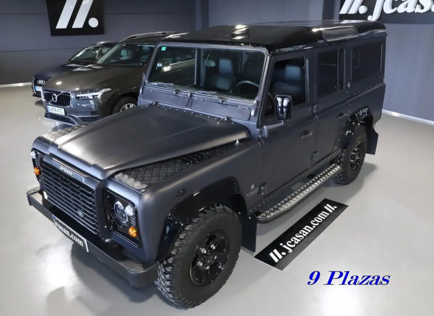 Land Rover Defender 110TDI County SW crna - 1