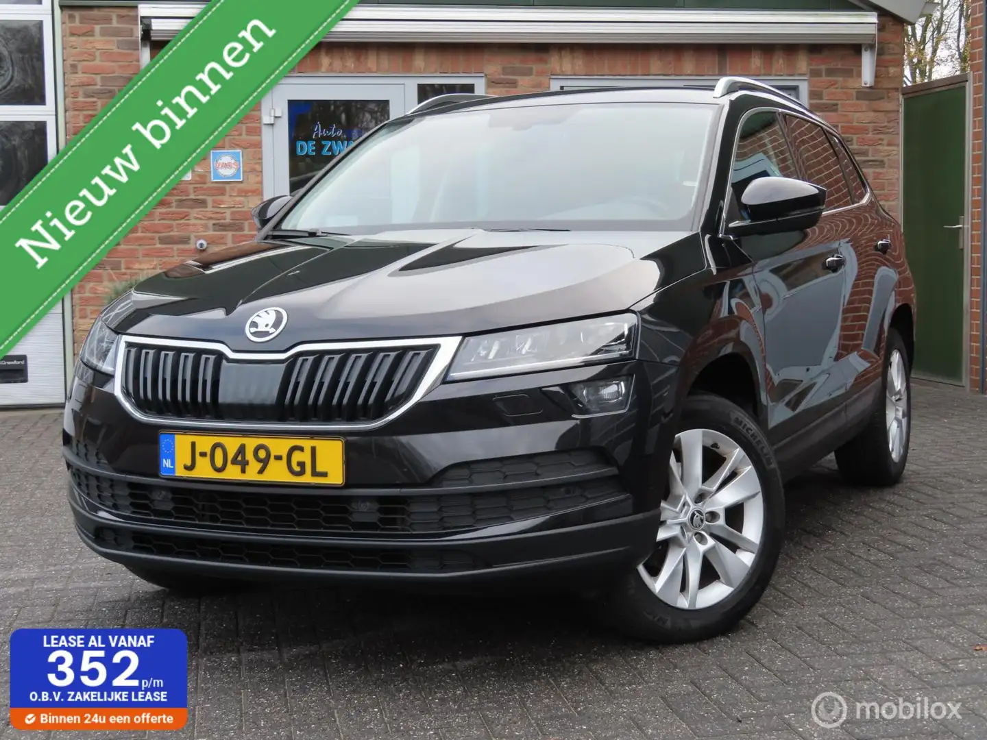Skoda Karoq 1.5 TSI ACT Business Edition Plus|Afneembare trekh Zwart - 1