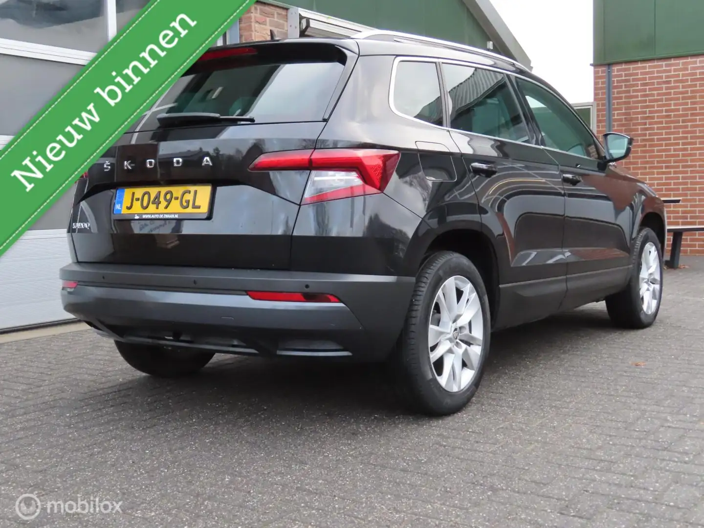 Skoda Karoq 1.5 TSI ACT Business Edition Plus|Afneembare trekh Zwart - 2
