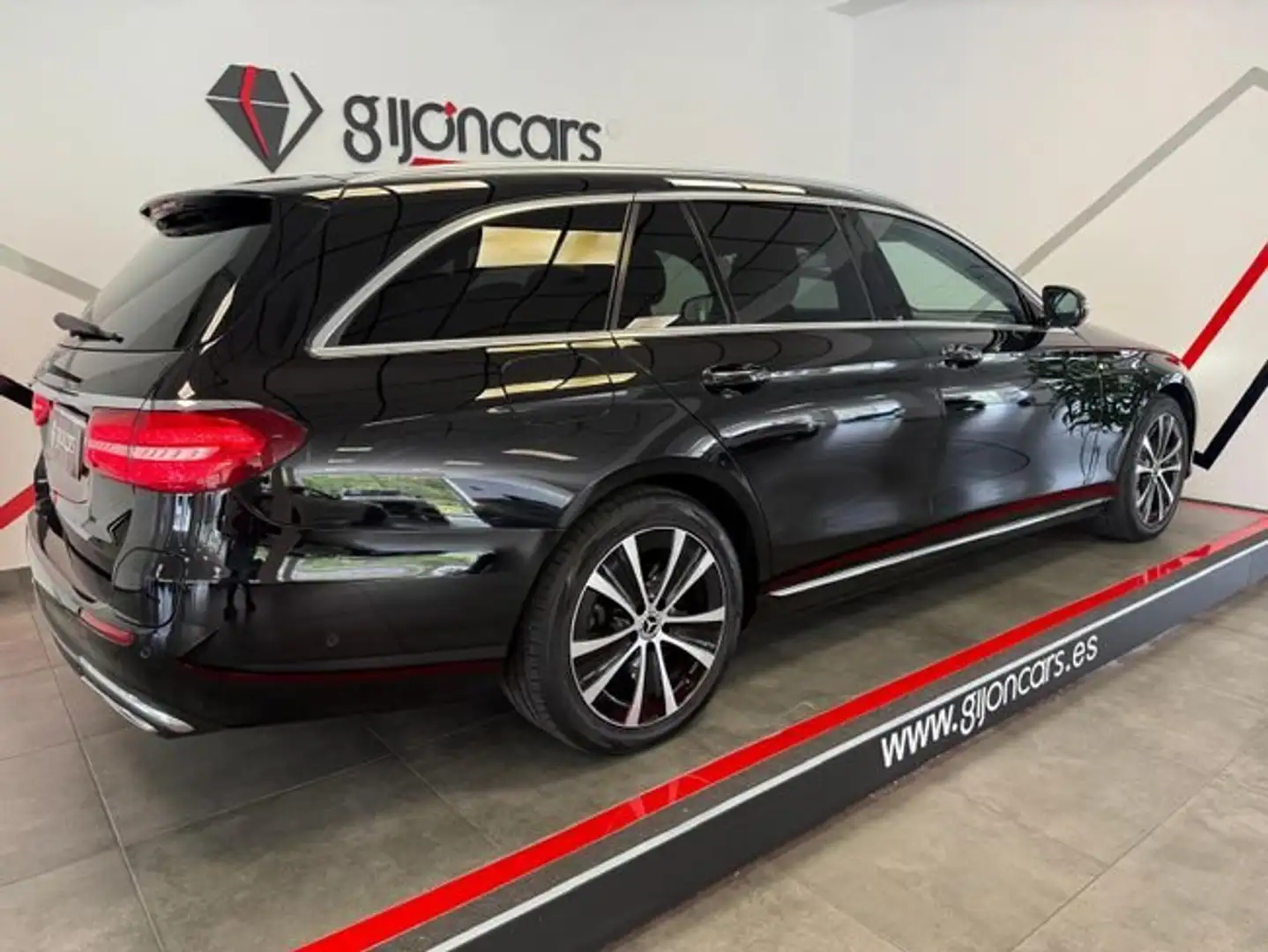 Mercedes-Benz E 300 Estate de Negro - 2