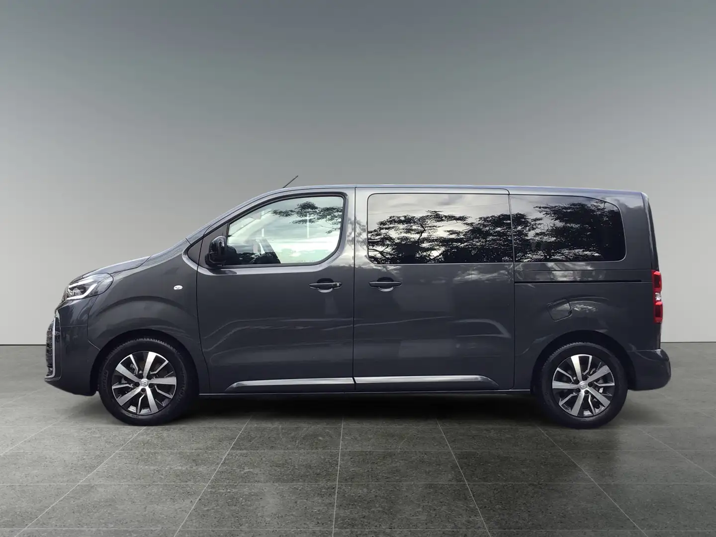 Toyota Proace Proace Verso 2,2 l, 180 Family Medium Schwarz - 2