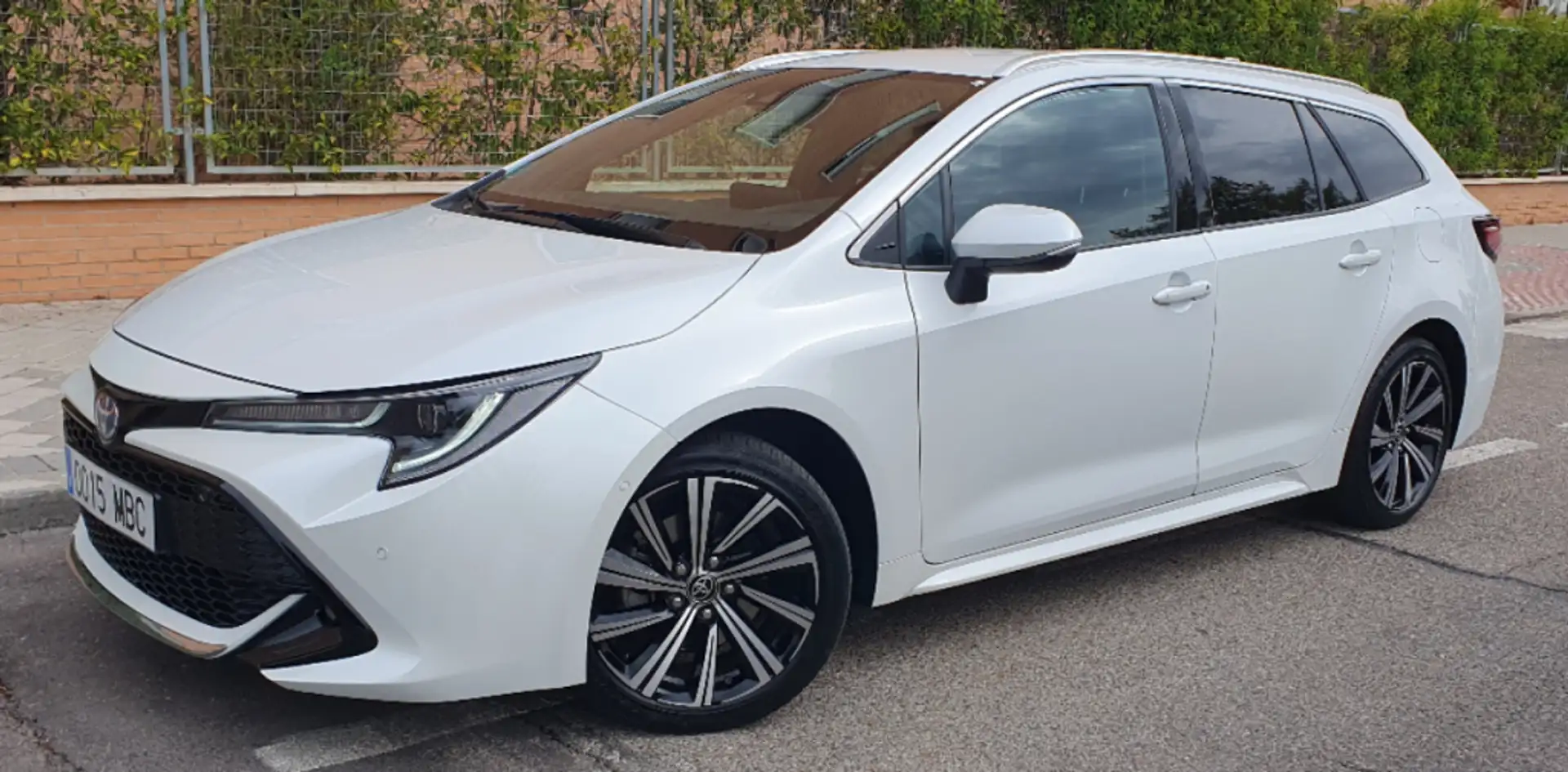 Toyota Corolla Touring Sports 180H Advance Blanco - 2