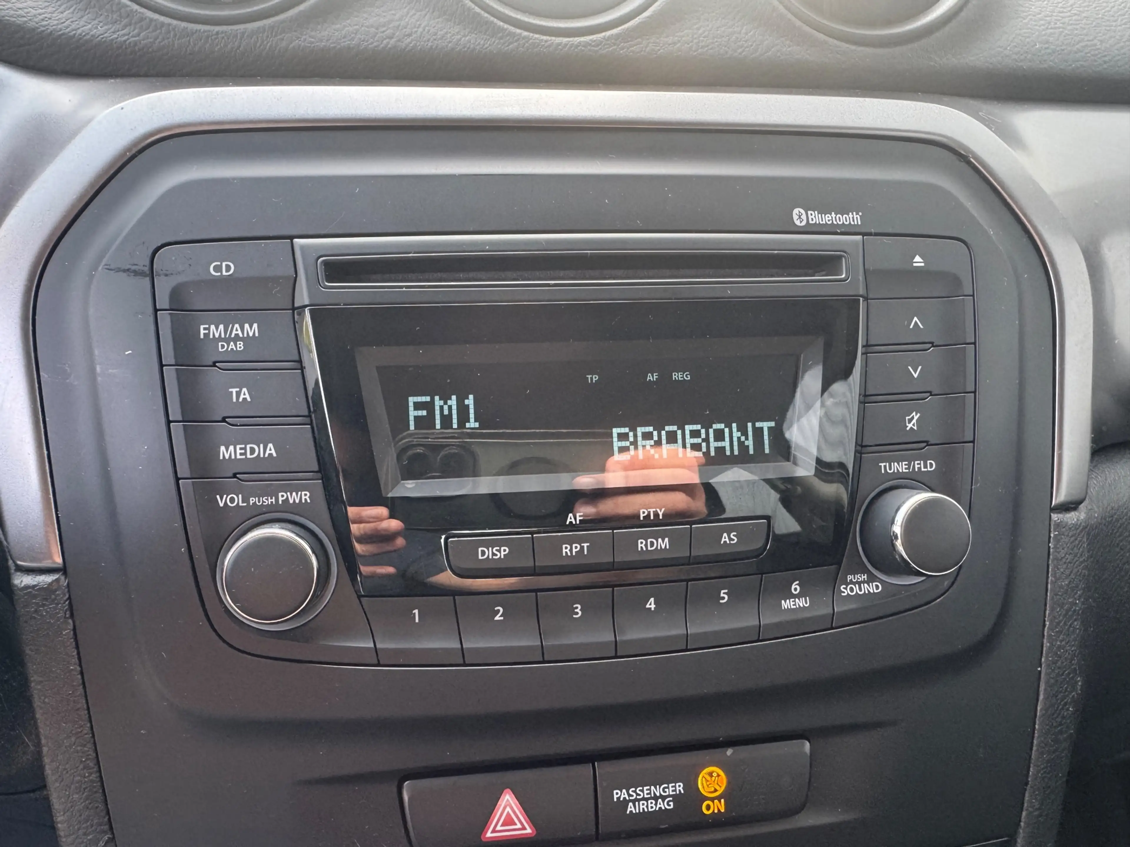 Suzuki Vitara 1.4 Boosterjet Comfort Smart Hybrid AIRCO / CRUISE — photo 13