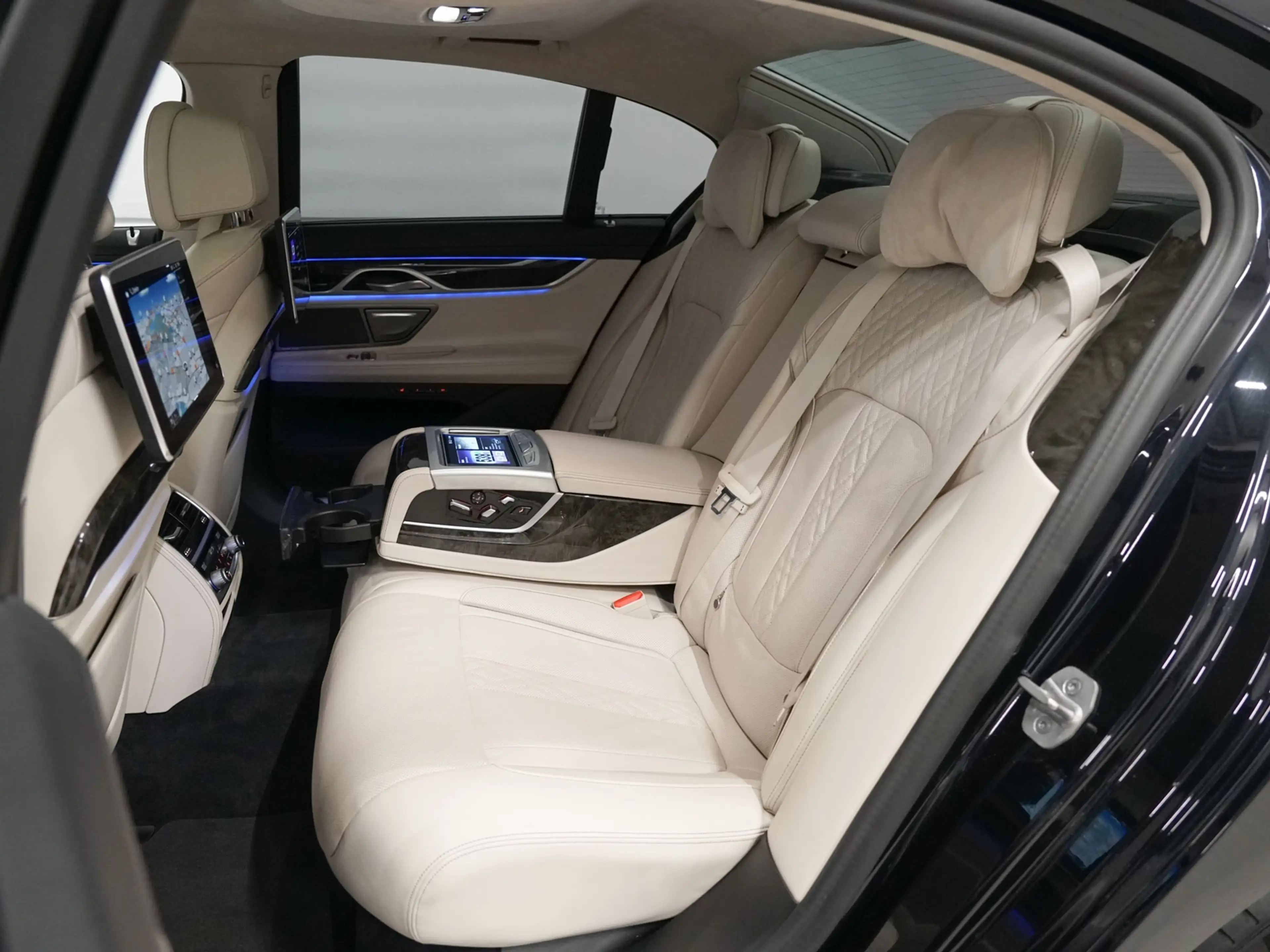BMW 745 7-serie 745e M-Sport | Massage | TV | CoPilot — photo 39