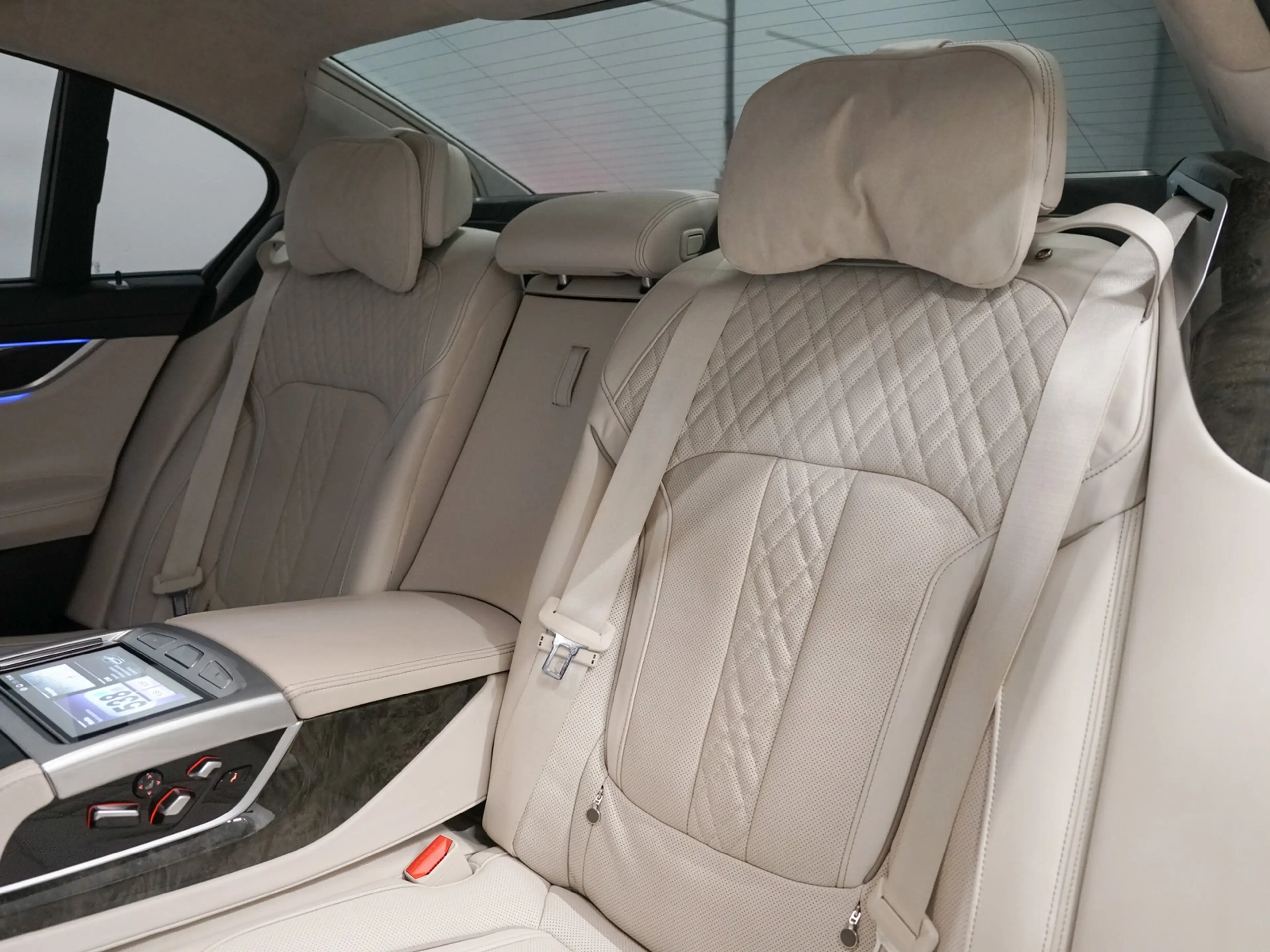 BMW 745 7-serie 745e M-Sport | Massage | TV | CoPilot — photo 40