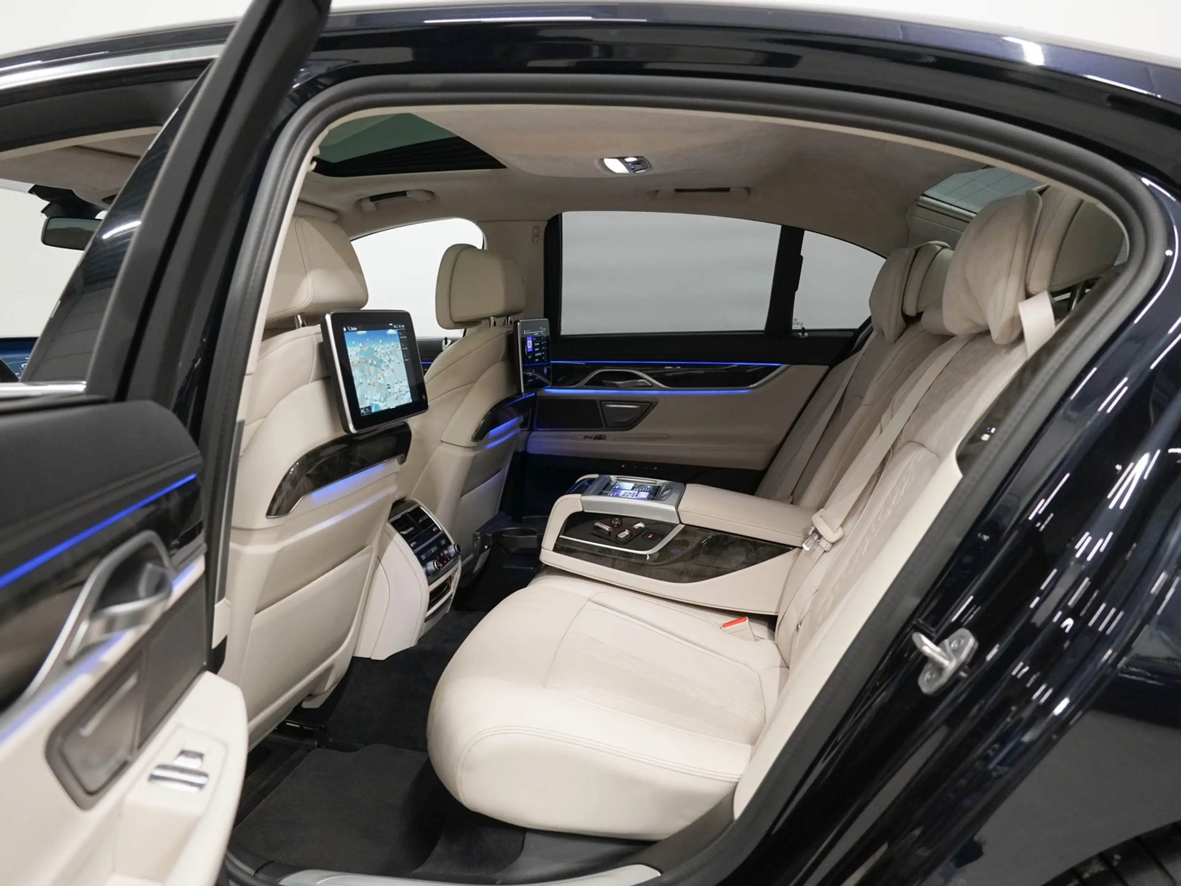 BMW 745 7-serie 745e M-Sport | Massage | TV | CoPilot — photo 38