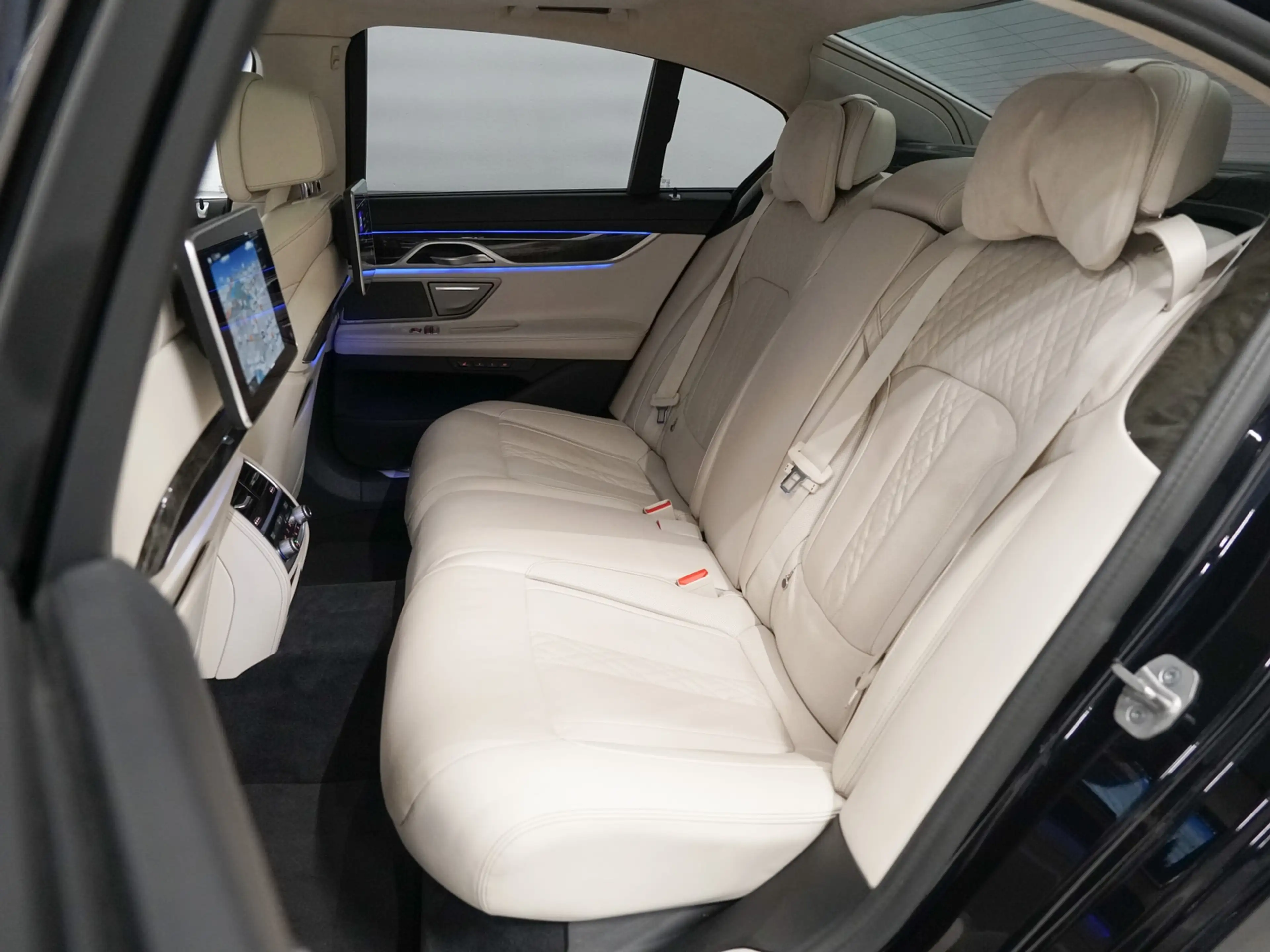 BMW 745 7-serie 745e M-Sport | Massage | TV | CoPilot — photo 42