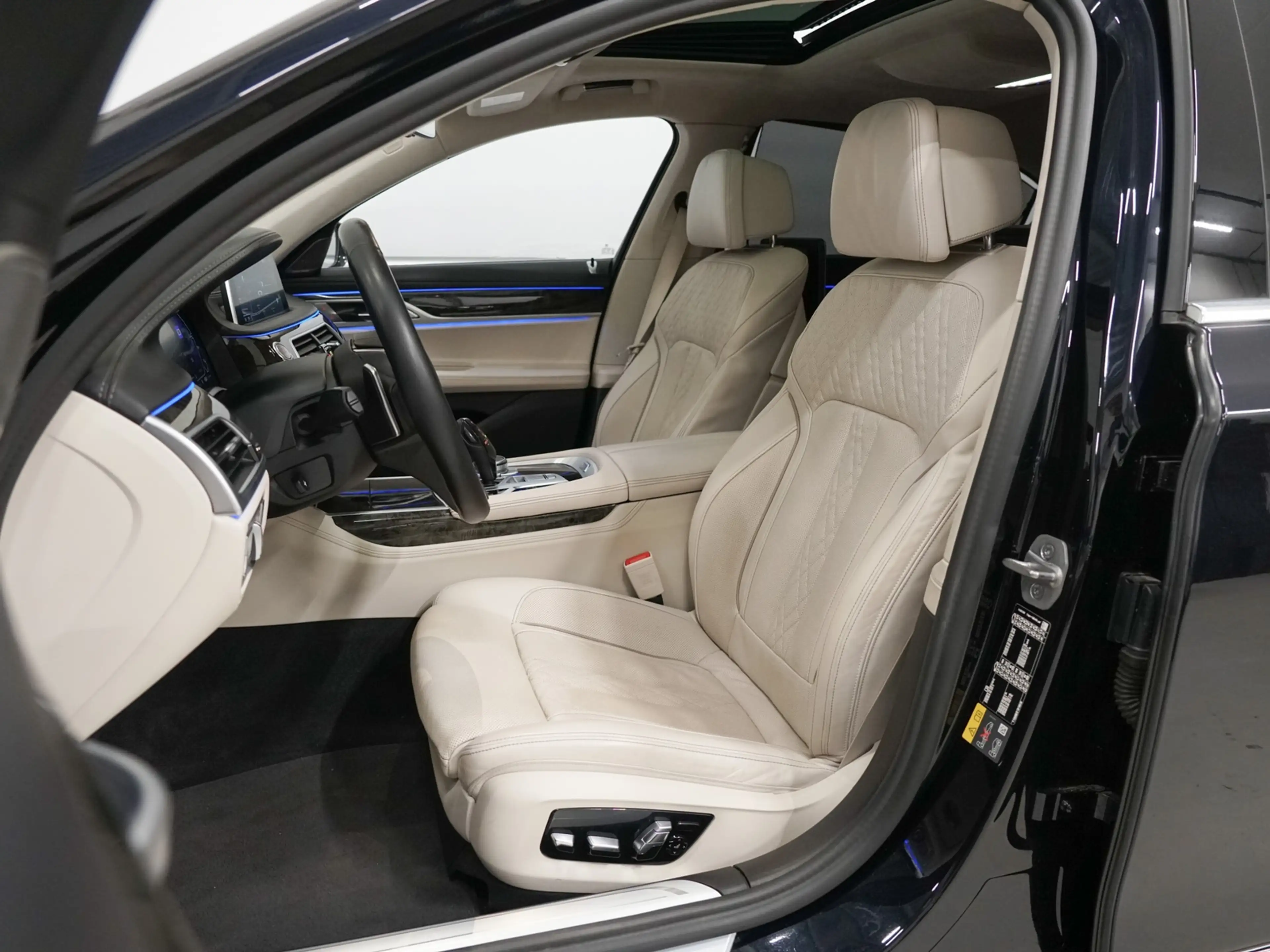 BMW 745 7-serie 745e M-Sport | Massage | TV | CoPilot — photo 31