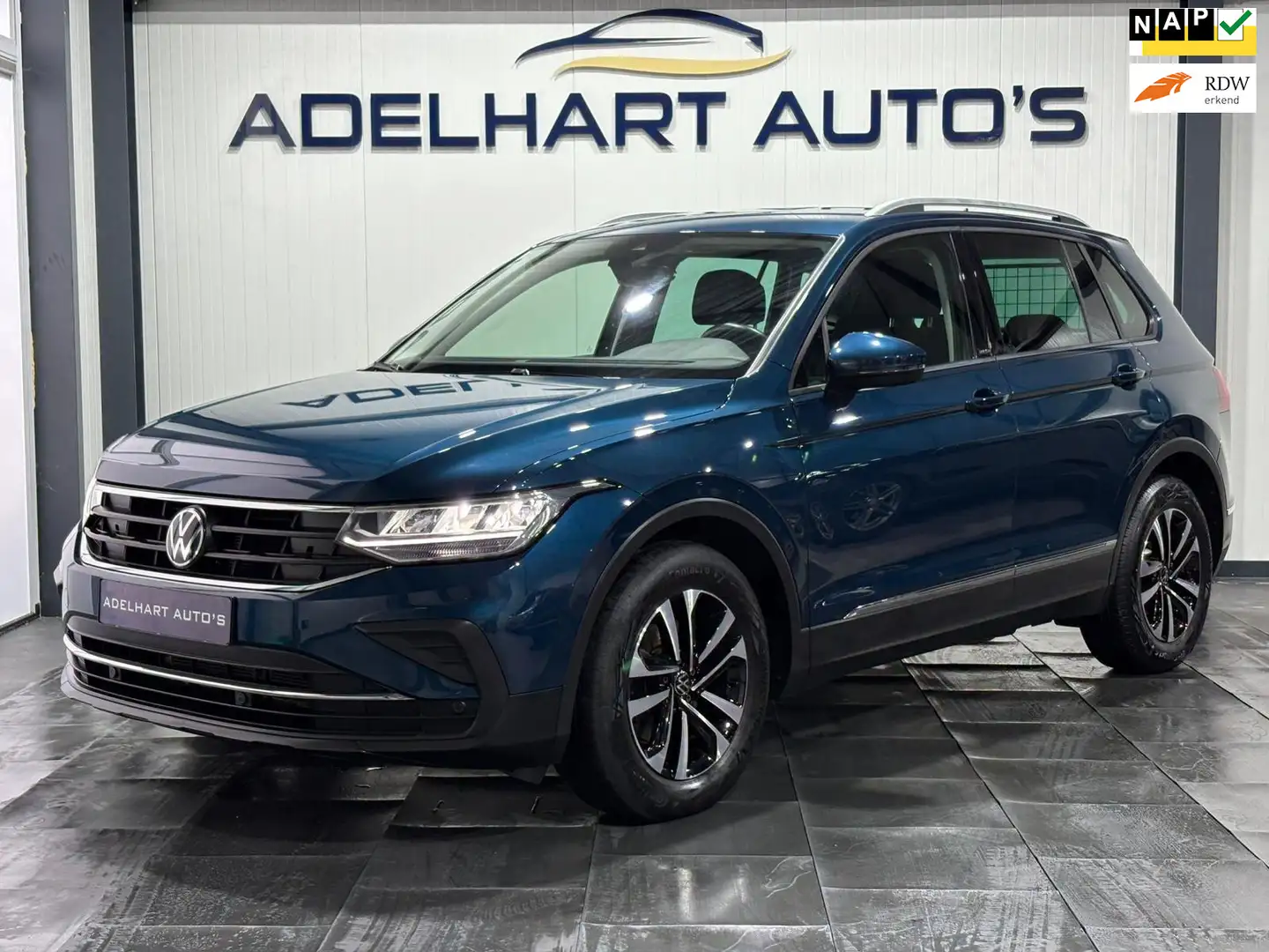 Volkswagen Tiguan 1.5 TSI Elegance Automaat / Navigatie full map / C Blauw - 1
