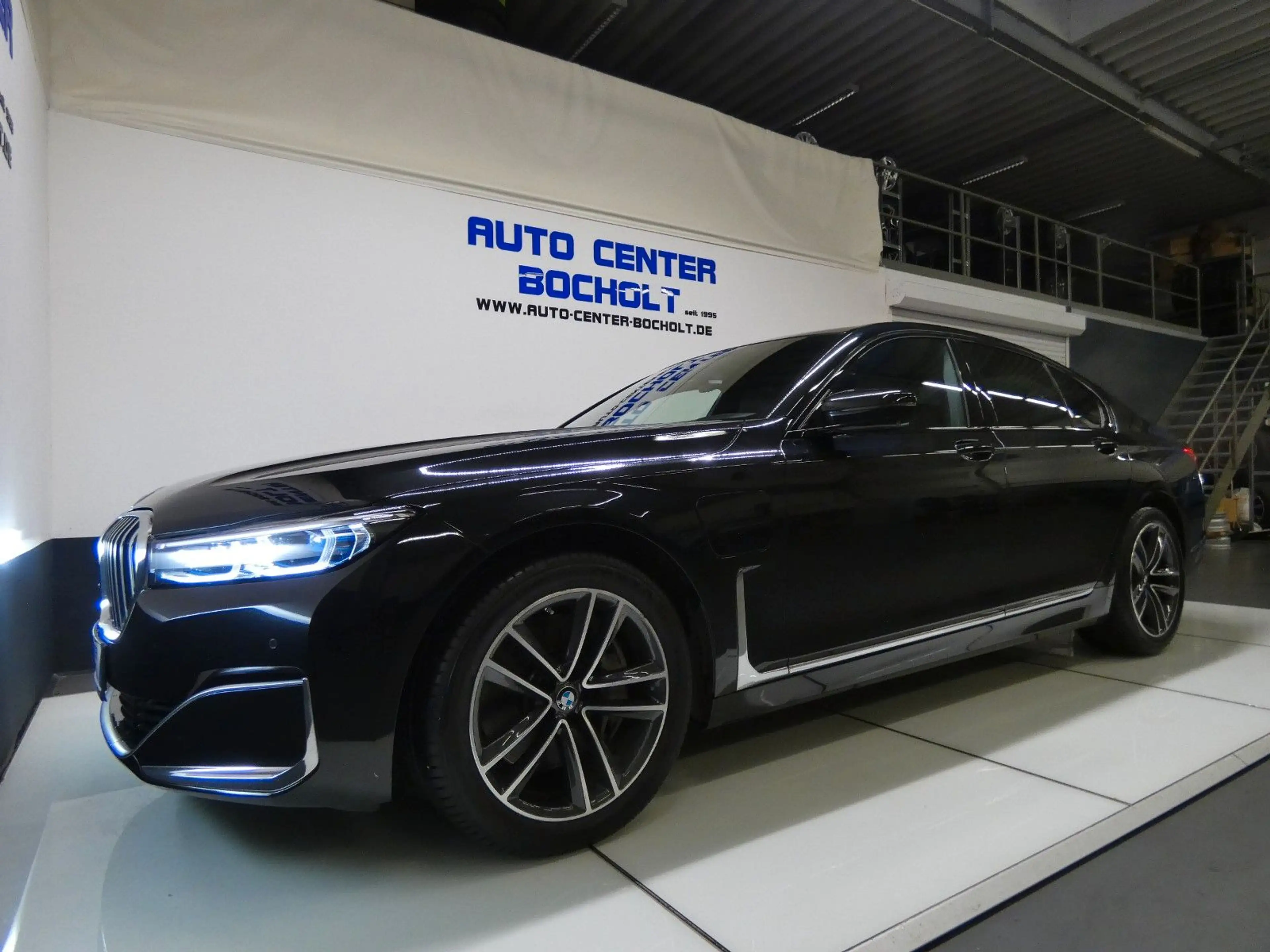 BMW 745 e*HUD*TV-Plus*Laserlicht*Live Cockpit*GSD — photo 12
