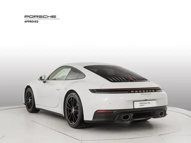 Porsche 911 view 3