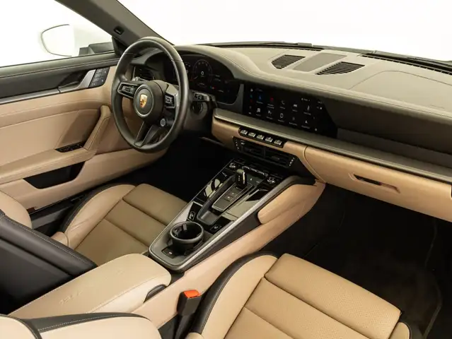 Porsche 911 view 11