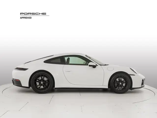 Porsche 911 view 6