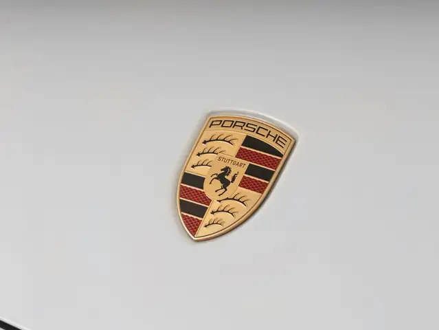 Porsche 911 view 10
