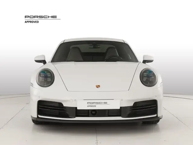 Porsche 911 view 8