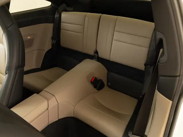 Porsche 911 view 15