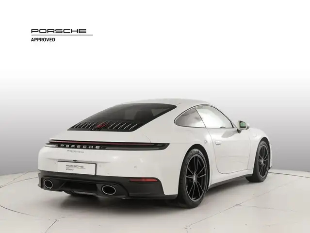 Porsche 911 view 5