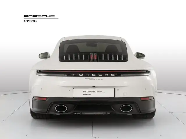 Porsche 911 view 4