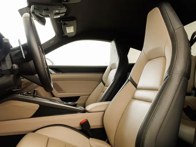 Porsche 911 view 12