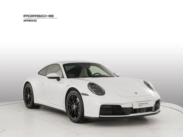 Porsche 911 view 7