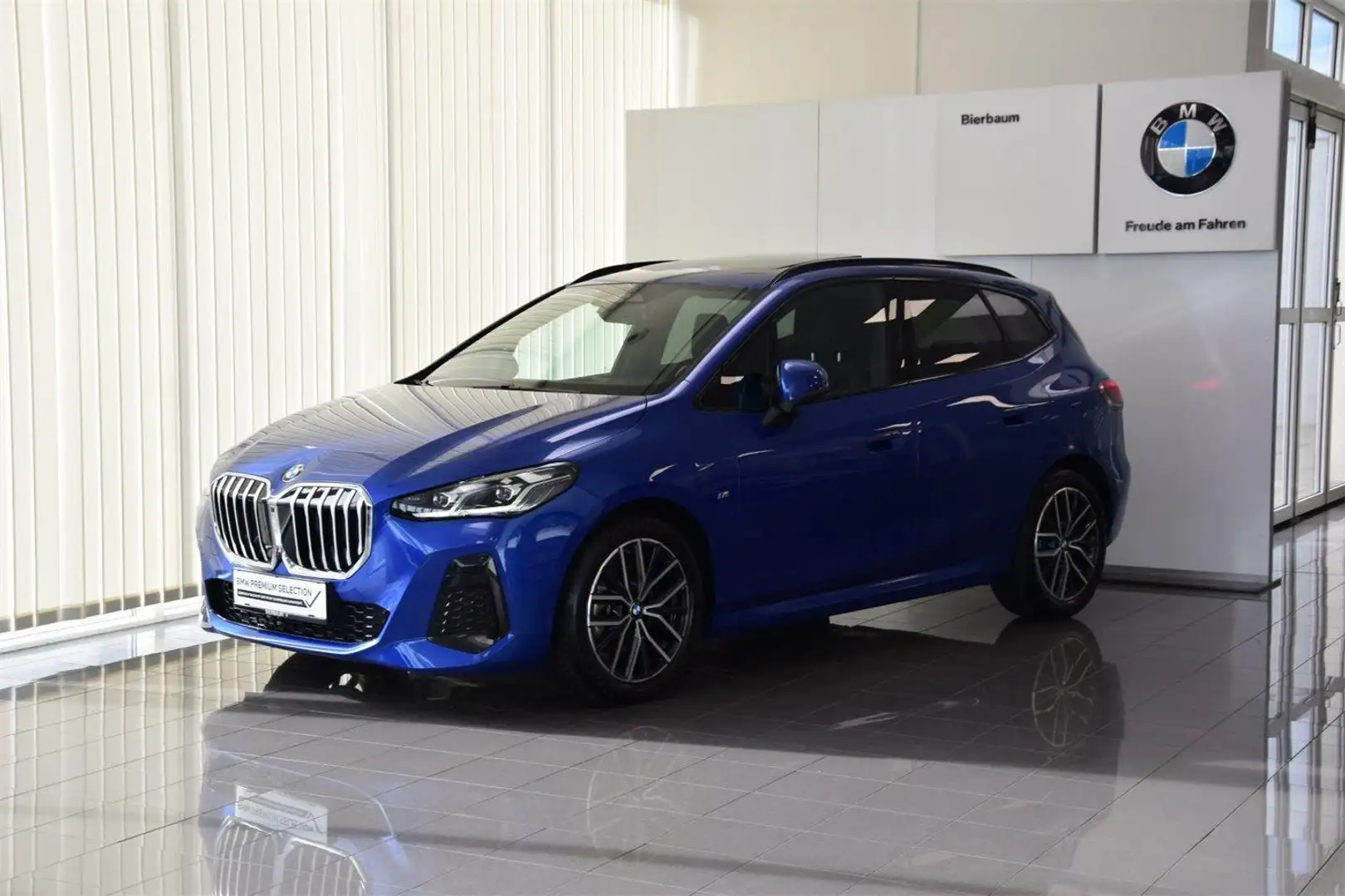 BMW 220 i Active Tourer Blau - 1
