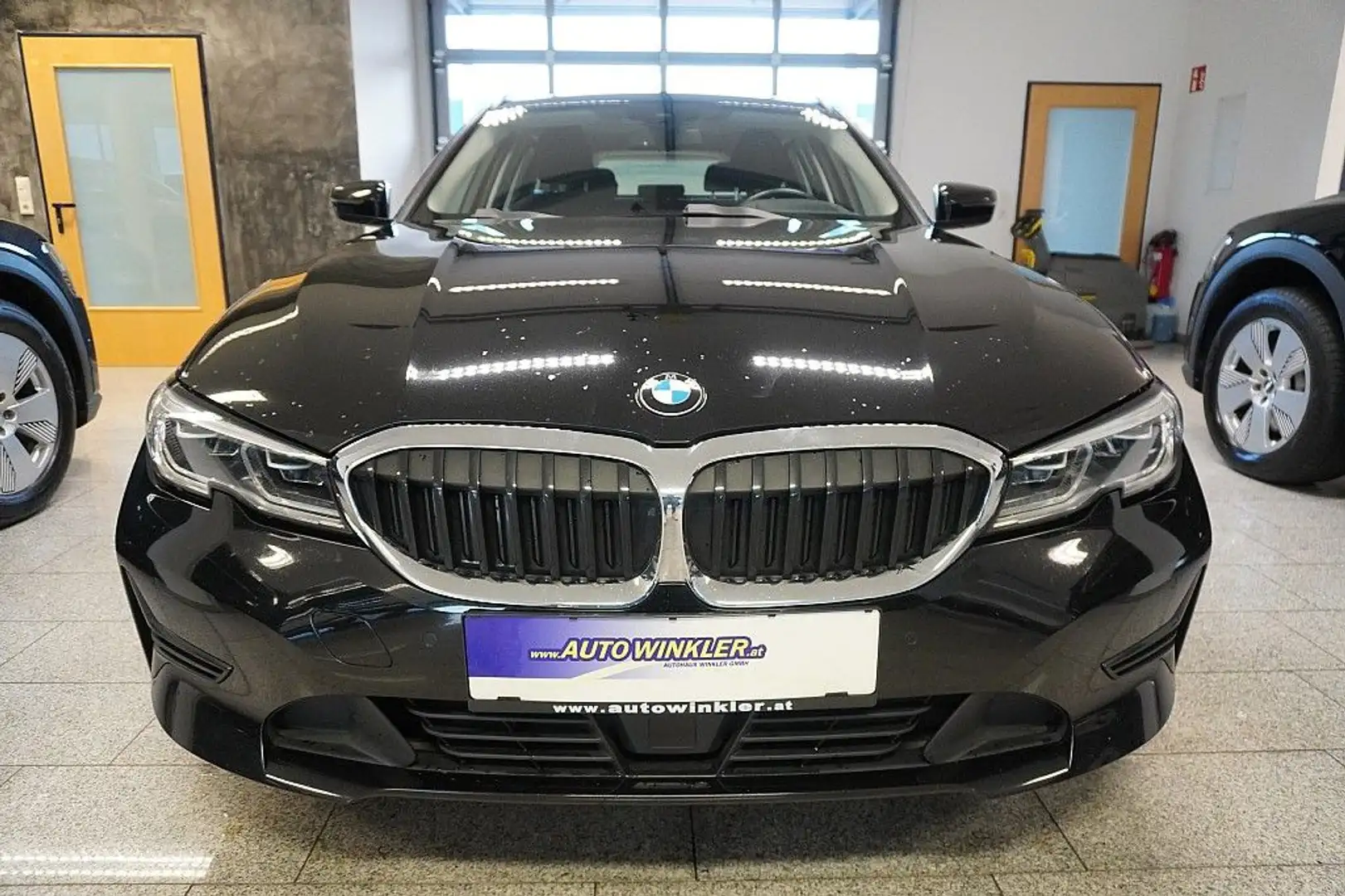 BMW 330 e PHEV xDrive Touring Aut Navi/SHZ/PDC/HeadUp/ACC Schwarz - 2