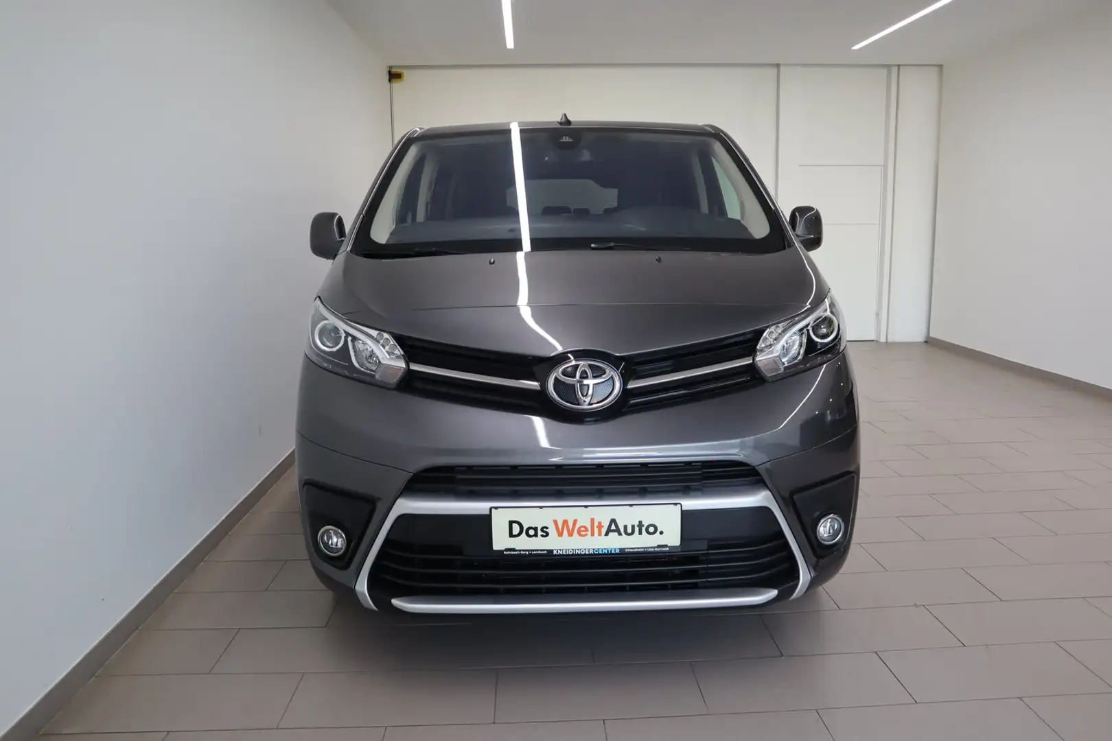 Toyota Proace Verso 75 kWh Medium Family + Aut. Gris - 2
