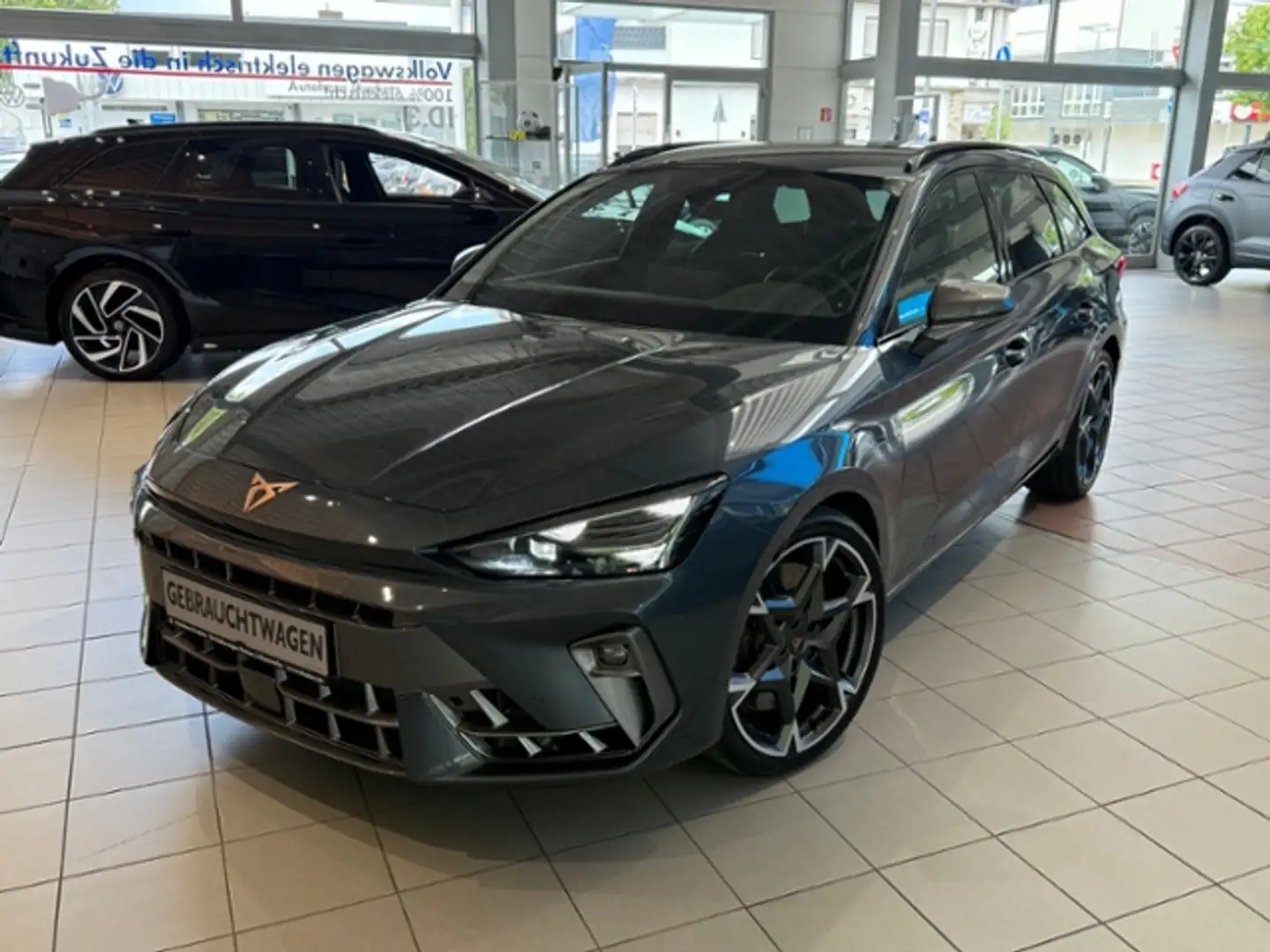 CUPRA Leon 2.0 TSI VZ 4Drive NAVI AHK RFK Grau - 2