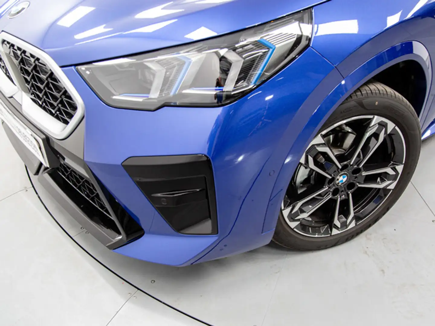 BMW X2 xDrive 20dA Bleu - 2