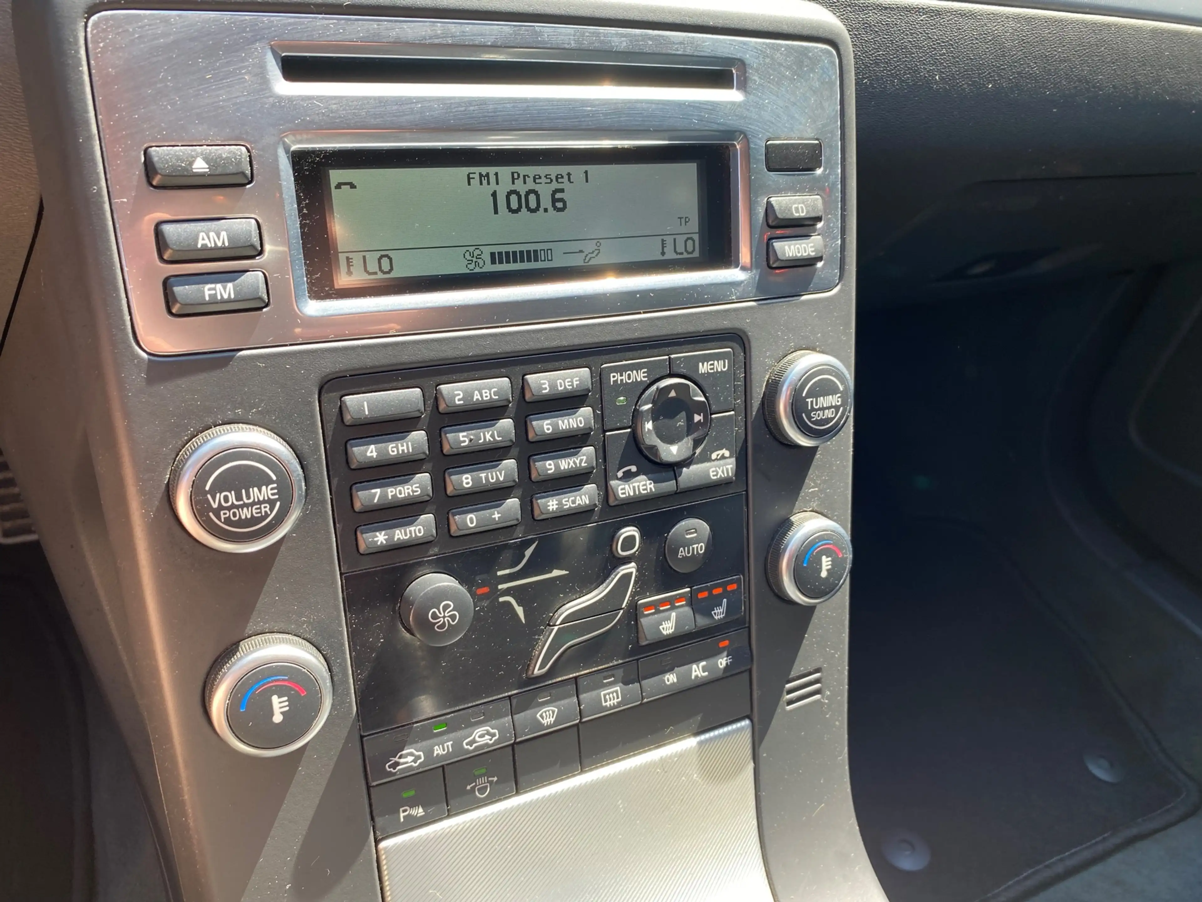 Volvo V70 2.5T R-Design LEER / NAVI / YOUNGTIMER — photo 17