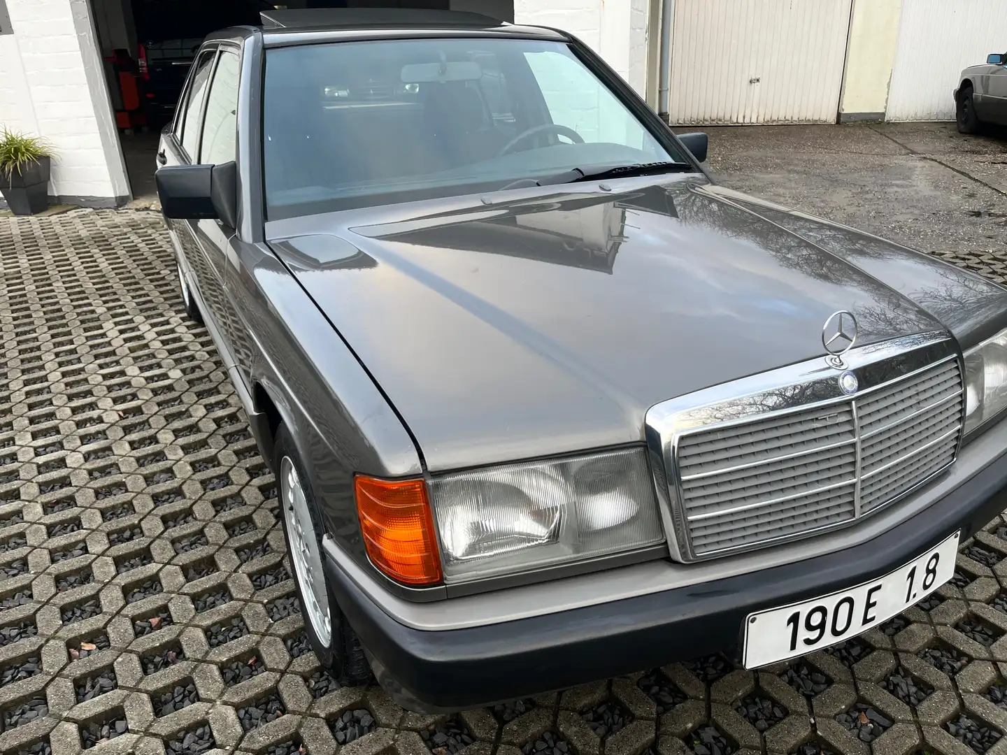 Mercedes-Benz 190 190 E 1.8 TOP Elgantes Fahrzeug, Oldtimer Gris - 2