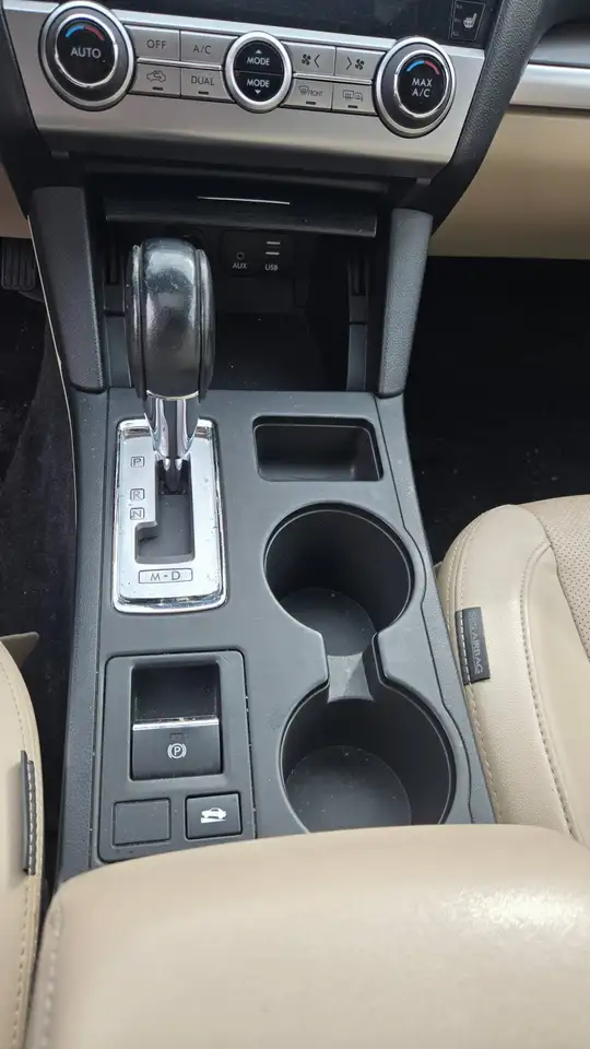 Subaru Legacy снимка Subaru Legacy