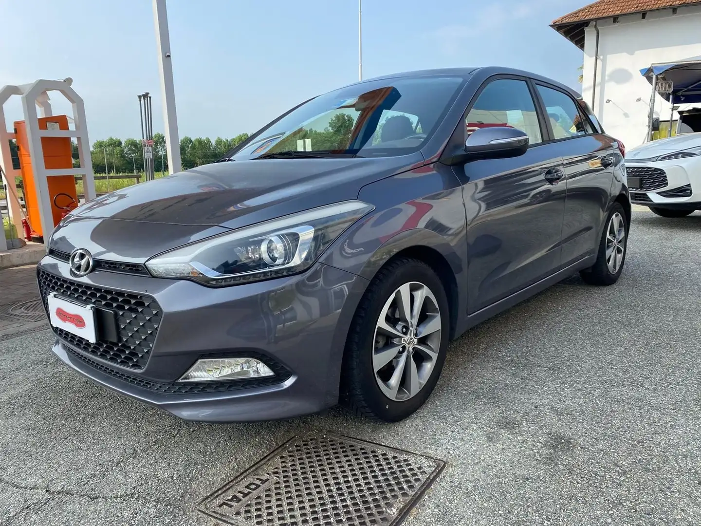 Hyundai i20 i20 5p 1.2 Comfort econext 84cv Gris - 1